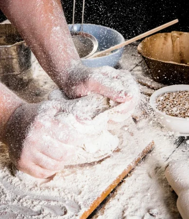 اصول اختلاط مواد اولیه و ورزدهی خمیر نان